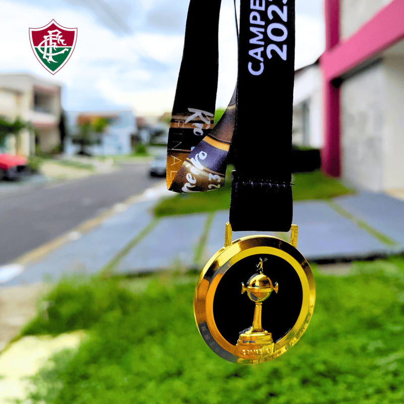 Quadro de Medalhas Fluzão Multicampeão 2023 Libertadores e Carioca Moldura de Madeira 33x33cm + *BRINDE 1x Caneca* - EDIÇÃO LIMITADA