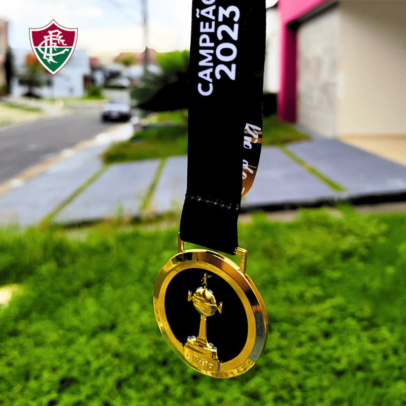 Quadro de Medalhas Fluzão Multicampeão 2023 Libertadores e Carioca Moldura de Madeira 33x33cm + *BRINDE 1x Caneca* - EDIÇÃO LIMITADA