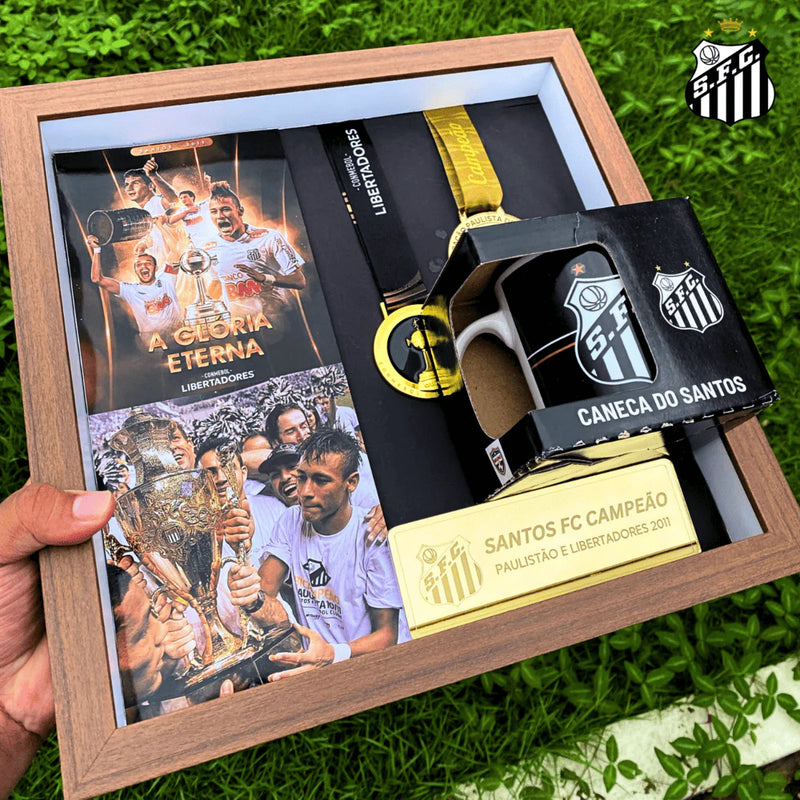 Quadro de Medalhas Santos Multicampeão 2011 Libertadores e Paulistão Moldura de Madeira 33x33cm + *BRINDE 1x Caneca* - EDIÇÃO LIMITADA