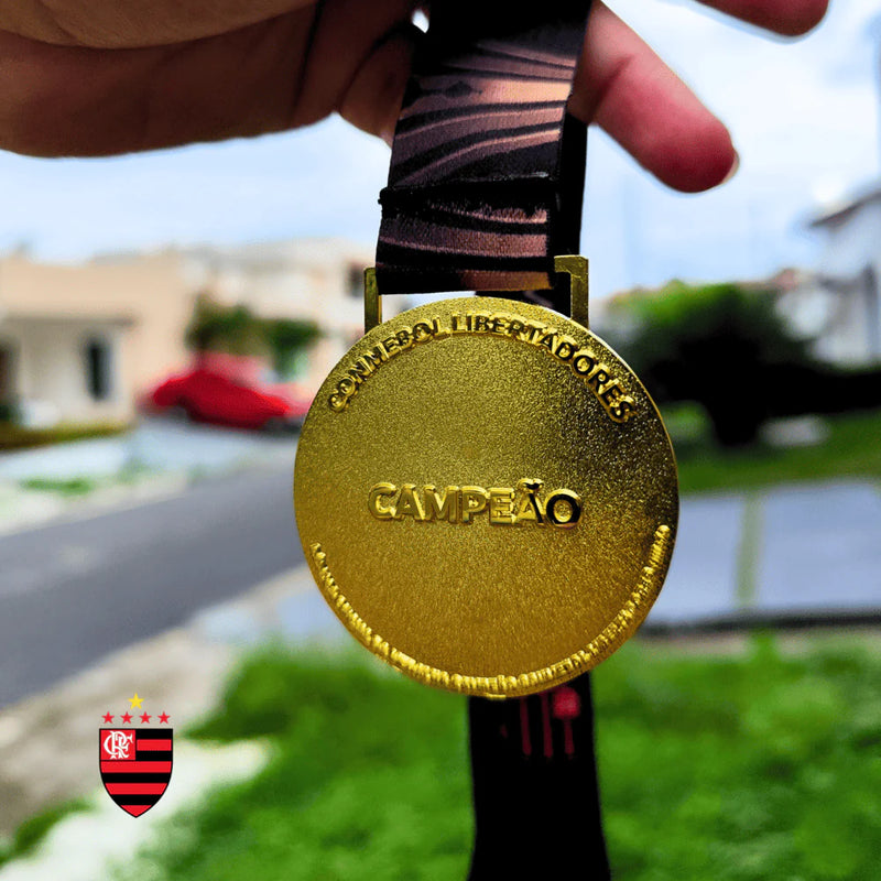 Quadro de Medalhas Mengão Fla Multicampeão 2019 Libertadores e Brasileirão Moldura de Madeira 33x33cm + *BRINDE 1x Caneca* - EDIÇÃO LIMITADA
